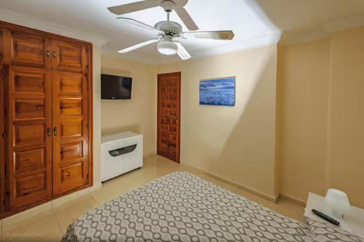 Apartment In Playa De Las Americas 1 部屋 写真