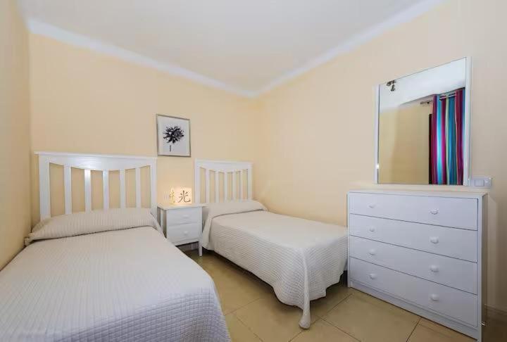 Apartment In Playa De Las Americas 1 部屋 写真