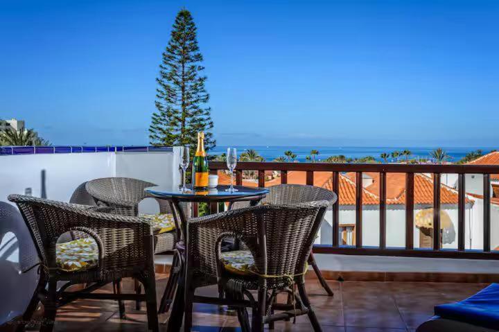 Apartment In Playa De Las Americas 1 エクステリア 写真